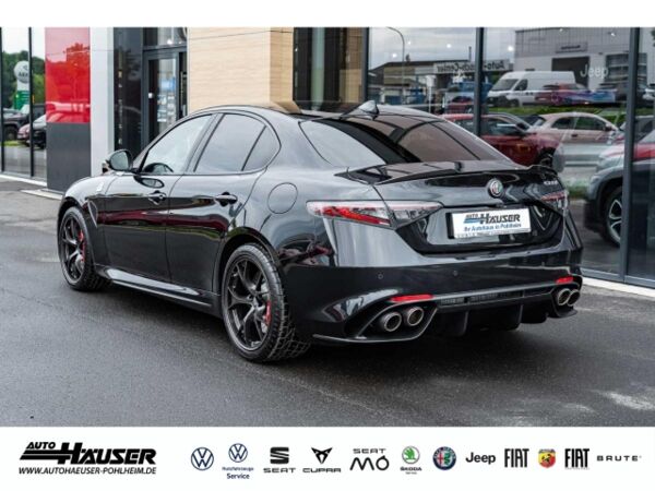 Alfa Romeo Giulia Quadrifoglio 2.9 V6 Bi-Turbo *SOFORT* AKRAPOVIC HARMAN-KARDON BREMBO MEMORY bild 3