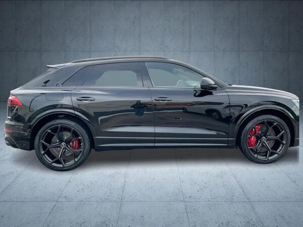 Audi RS Q8 SUV performance tiptr Vmax305 PANO Laser 23 bild 7