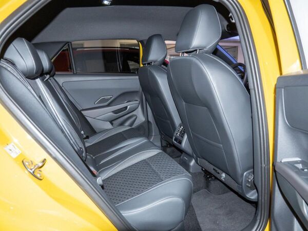 Volkswagen T-Roc R-Line 1.5 l eTSI OPF 7-Gang-Doppelkupplungsgetriebe DSG **12.200€ Preisvorteil** bild 4