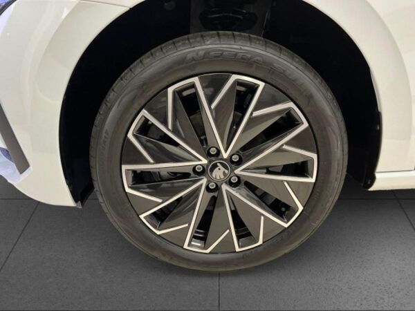 Skoda Scala Tour DSG + Navi + ACC bild 4