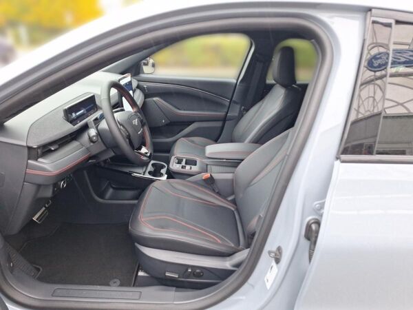 Ford Mustang Mach-E Premium 88kWh 276PS ***Sofort Verfügbar*** bild 7