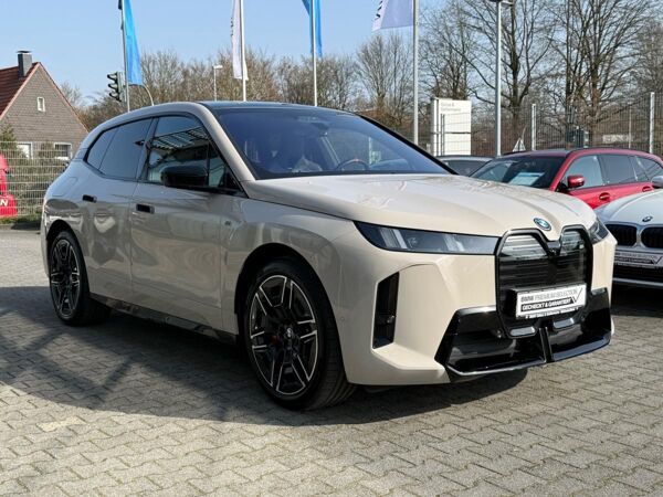 BMW ix M70 xDrive //SkyLounge B&W AHK AC-LadenProf bild 3