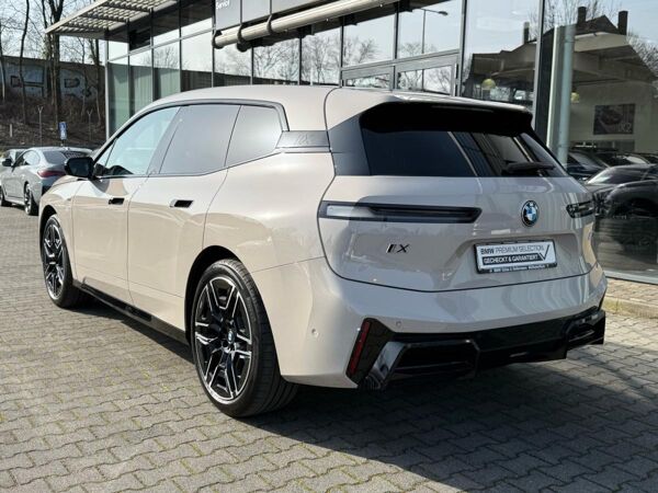 BMW ix M70 xDrive //SkyLounge B&W AHK AC-LadenProf bild 4