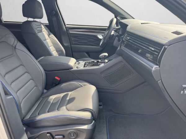 Volkswagen Touareg R eHybrid 0,5% DW Versteuerung  21Zoll/Black Style/Luftfahrwerk/Dynaud bild 4