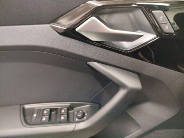 Audi A1 Sportback 35 TFSI S tronic S line LED Sonos DAB VC PDC Sitzheizung bild 7