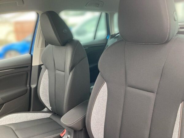 Skoda Kamiq Balance 1,0 TSI DSG ACC SHZ PDC AHK*SONDERAKTION* bild 7