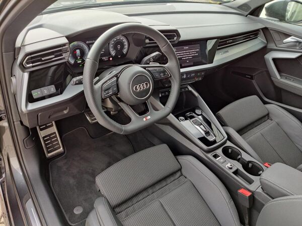 Audi A3 Sportback  S line 45 TFSIe 200 kW VOLL bild 6