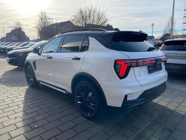 LYNK & Co 01 PHEV More ALLE FARBEN G bild 4