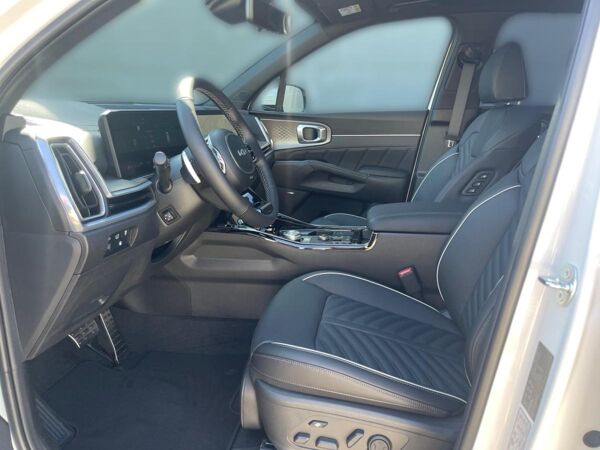 Kia Sorento 1.6T PHEV AWD Platinum Premium Glasdach Leder LED 360 Kamera Navi bild 7