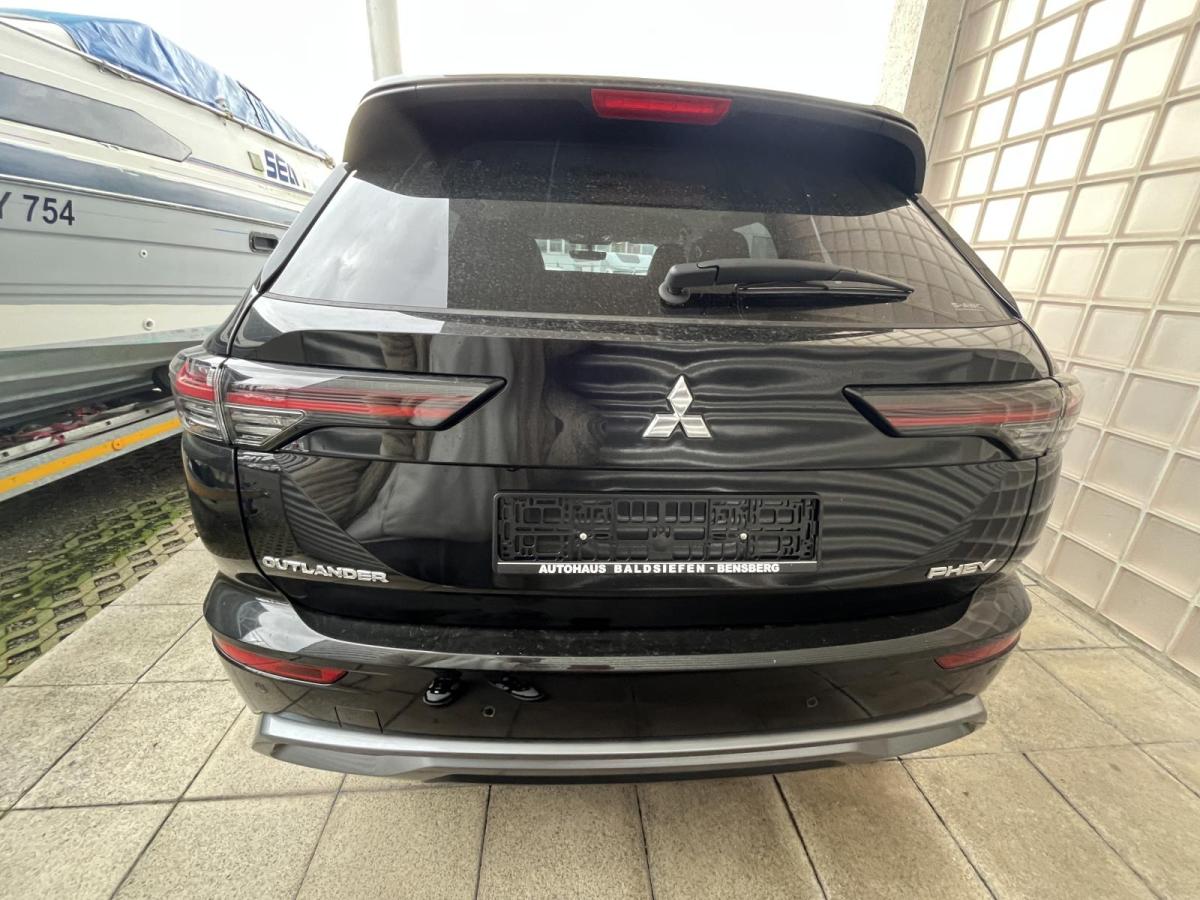 Mitsubishi Outlander 2.4 PHEV 4WD Intro bild 4
