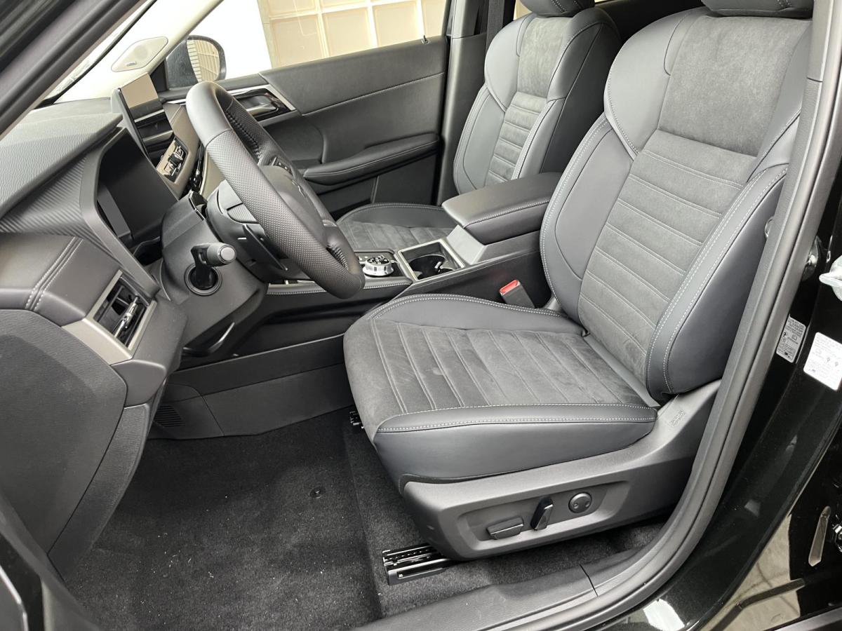 Mitsubishi Outlander 2.4 PHEV 4WD Intro bild 7