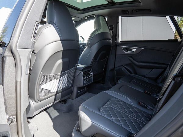 Audi Q8 SUV S line business TFSI e quattro bild 4