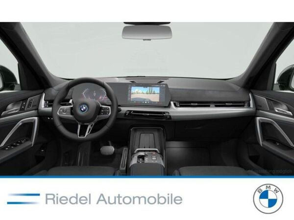 BMW iX1 eDrive20 M Sportpaket Panorama Head-Up AHK bild 4