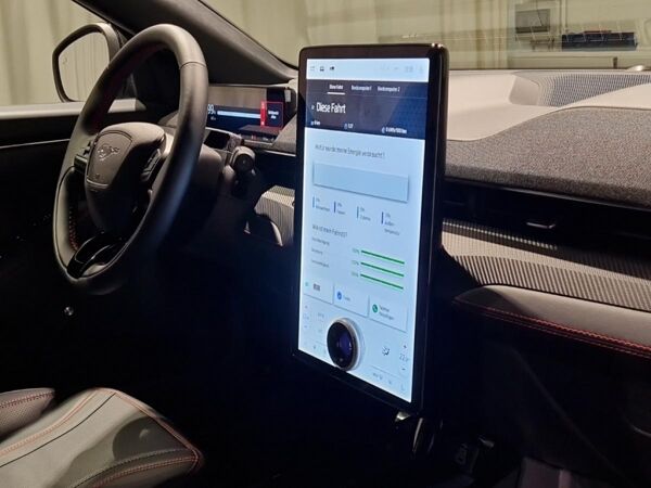 Ford Mustang Mach-E Premium 🔋 BEV ⚡ 88kWh 💥 Absolute-Black Met. ⚡ Technologie-Paket+ 💥 LMF19" schwarz bild 6