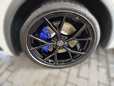 Volkswagen Tiguan 2.0 TSI DSG 4M. R Akrapovic Pano Harman Kardon Navi IQ.Light DCC DAB+