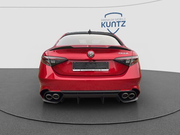 Alfa Romeo Giulia Quadrifoglio 2.9 V6 CARBON AKRAPOVIC bild 4