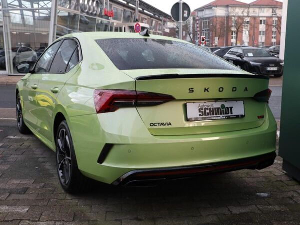 Skoda Octavia RS 2.0 TSI DSG "Sonderlack Pistachio-Grün" bild 2