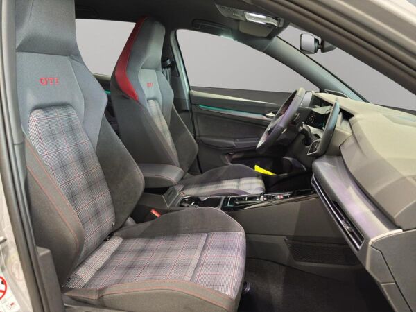 Volkswagen Golf VIII GTI (Garantie 09/2030.AHK.AreaView.BlackStyle.HarmanKardon) 2.0 TSI DSG bild 7