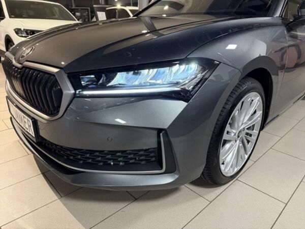 Skoda Superb Combi 2.0 TDI DSG Selection *AHK*19 ZOLL* bild 6