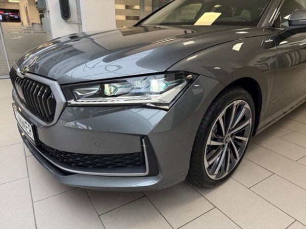 Skoda Superb Combi 2.0 TDI DSG 4x4 L&K *AHK*CANTON* bild 6