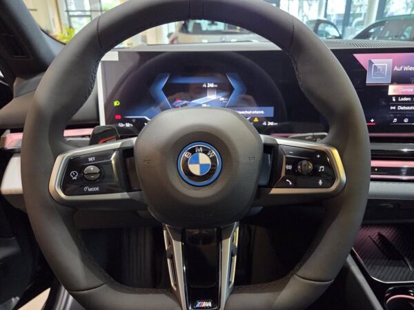 BMW i5 eDrive40 Touring || M Sport Pano Head-Up 360 bild 6
