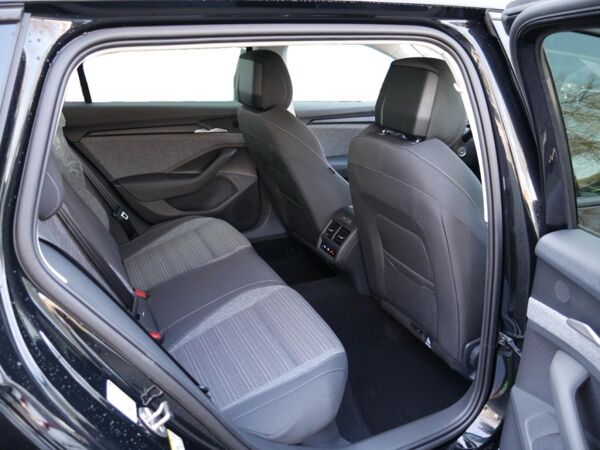 Skoda Superb Combi 2.0 TDI DSG Selection KAMERA LED AHK *906* bild 4
