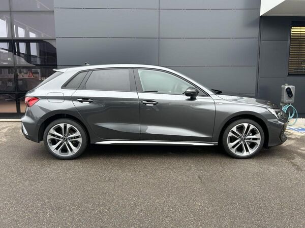 Audi A3 35 TFSI S tronic S line LED RFK ACC PANO CarPlay bild 7