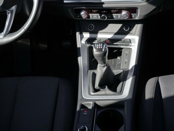 Audi Q3 35 TDI S line 18Z*Navi*AHK*LED*Virtual*Sound bild 7