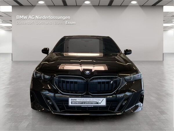 BMW i5 eDrive40 Touring M Sport AHK LiveCockpitProf bild 5