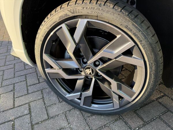Skoda Karoq Sportline 1,5 TSI 110 kW 7-Gang-DSG**Gewerbeleasing**AKTION** bild 2