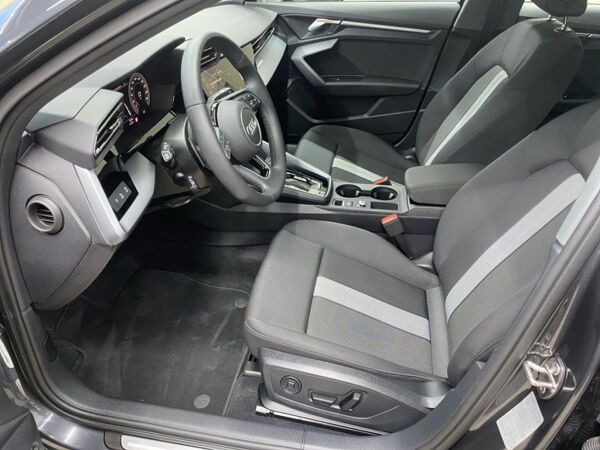 Audi A3 Limousine 35 TFSI advanced NAVI+AHK+RFK+ACC+AKTION bild 4