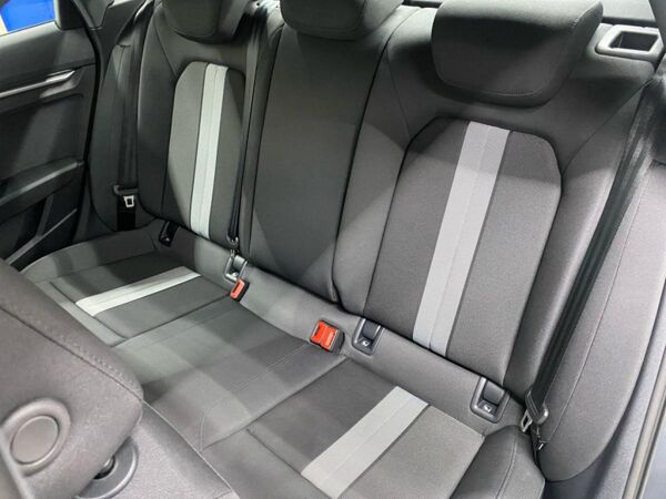 Audi A3 Limousine 35 TFSI advanced NAVI+AHK+RFK+ACC+AKTION bild 6