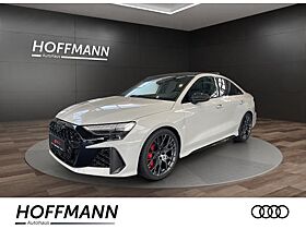 Audi RS3 Limousine / Exclusive Kreide / Keramik / Carbon / Schalensitze / 290 KMH / HUD / B&O / MATRIX Audi RS3 Limousine / Exclusive Kreide / Keramik / Carbon / Schalensitze / 290 KMH / HUD / B&O / MATRIX