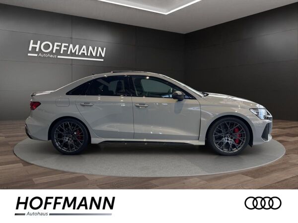 Audi RS3 Limousine / Exclusive Kreide / Keramik / Carbon / Schalensitze / 290 KMH / HUD / B&O / MATRIX bild 3