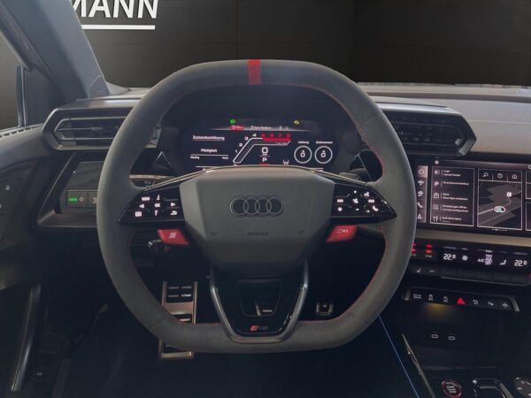 Audi RS3 Limousine / Exclusive Kreide / Keramik / Carbon / Schalensitze / 290 KMH / HUD / B&O / MATRIX bild 6