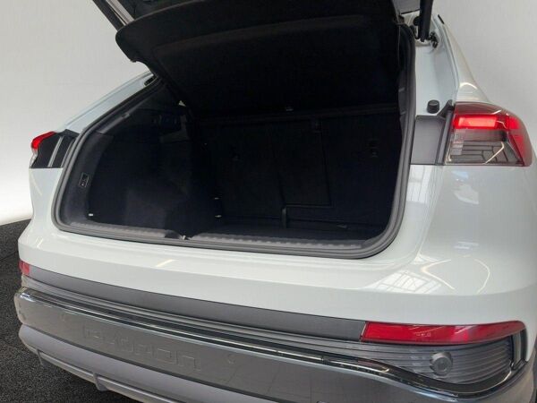 Audi Q4 e-tron S line 40 HuD AHK virtual bild 6
