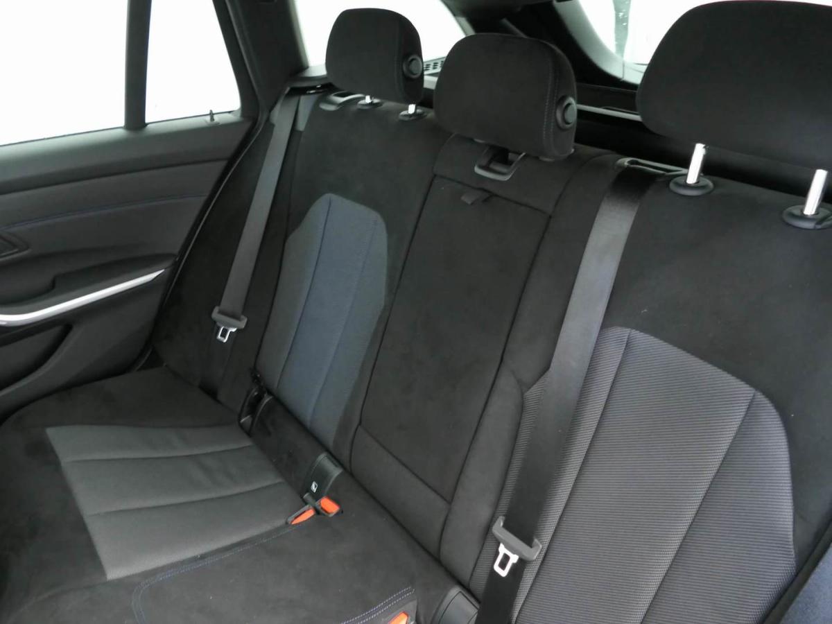 BMW 320 d M Sportpaket*360 Kamera*Panorama*ACC* uvm. bild 6