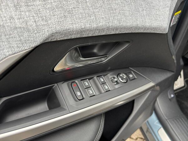 Peugeot 5008 5008 GT 145 eDSC 5-Sitzer!+Winter- + Drive- + Komfortpaket+ bild 7