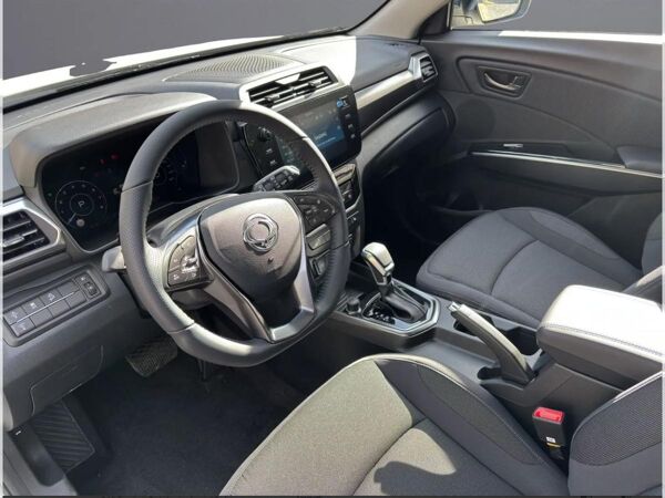 KGM Tivoli Nomad AT 1.5 2WD *LED/SHZ/RFK/APP/PDC* bild 4
