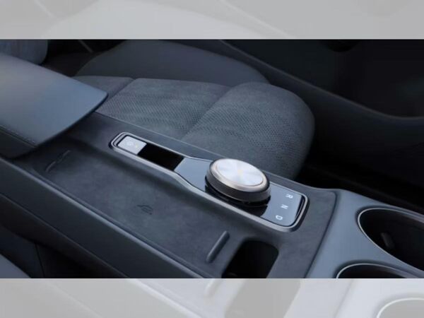 MG MG4 Premium 64 kWh| ℕ𝕖𝕦𝕖𝕤 𝕄𝕠𝕕𝕖𝕝𝕝| Arctic White bild 4