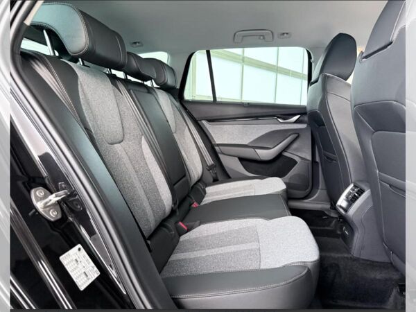 Skoda Octavia Combi Tour 2.0 TDI ACC/AHK/Kamera/LED bild 3