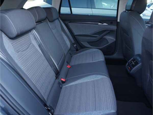 Skoda Superb Selection 2,0l TDI DSG * SHZ RFK NAVI * bild 6