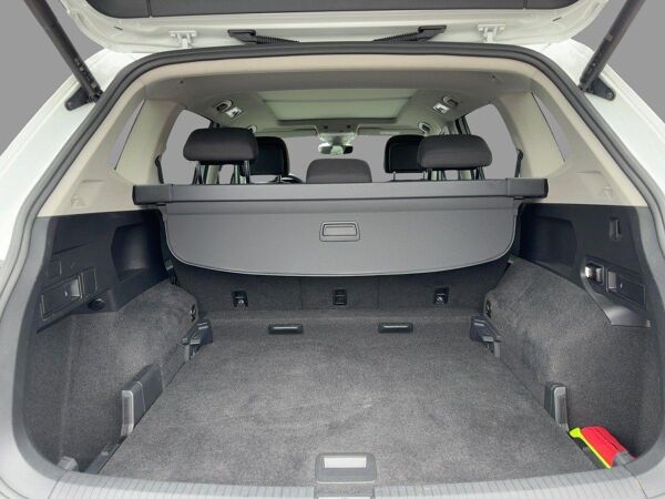 Volkswagen Tiguan Allspace 2.0TDI DSG P-DACH NAVI LED bild 6