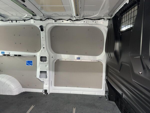 Volkswagen Transporter Kasten 2,0 l TDI*NAVI*STHZ*CAM*ACC* bild 6
