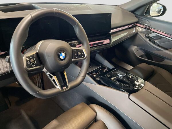 BMW 520 d xDrive Touring M Sport Standheizung AHK bild 7