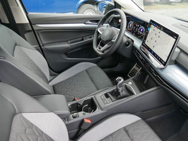 Volkswagen Golf Life 1,5 TSI 6-Gang AHK,NAVI,PLUSPAK Lagerwagen ! Zulassungsaktion bis Ende Mai ! bild 3