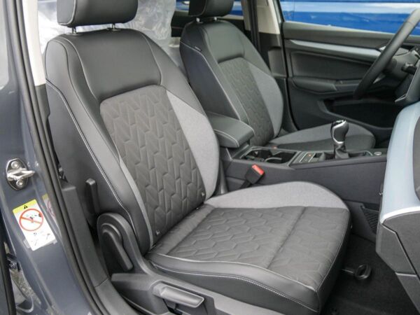 Volkswagen Golf Life 1,5 TSI 6-Gang AHK,NAVI,PLUSPAK Lagerwagen ! Zulassungsaktion bis Ende Mai ! bild 4
