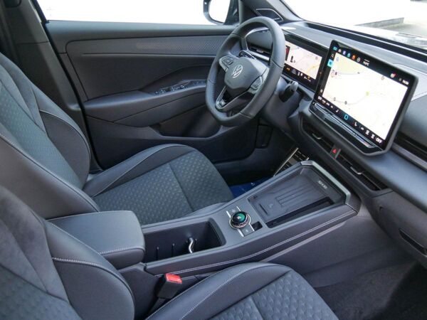 Volkswagen T-Roc R-Line 1.5 l eTSI DSG AHK,NAVI,IQ Lagerwagen ! Zulassungsaktion bis Ende Mai ! bild 3