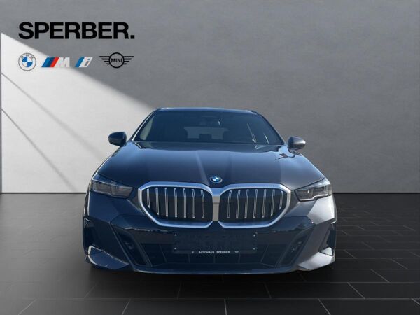 BMW 550 e xDr. Tour.,M-Sport,Inno.Pkt.,AHK,Comf. Pkt.,uvm. bild 2