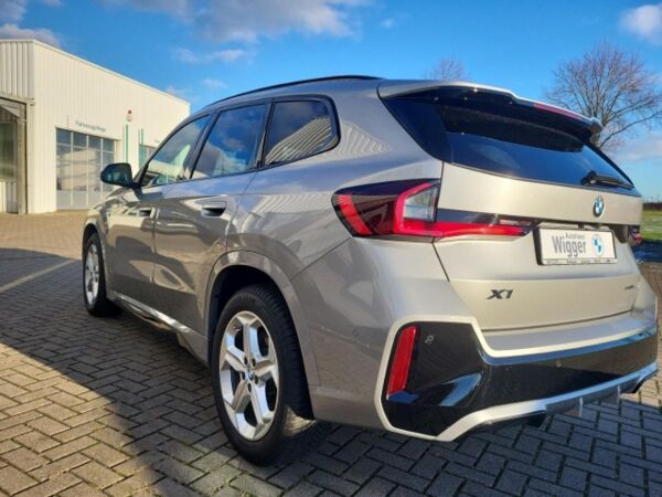 BMW X1 20i sDrive M Sport/Panodach/Harman Kardon bild 7